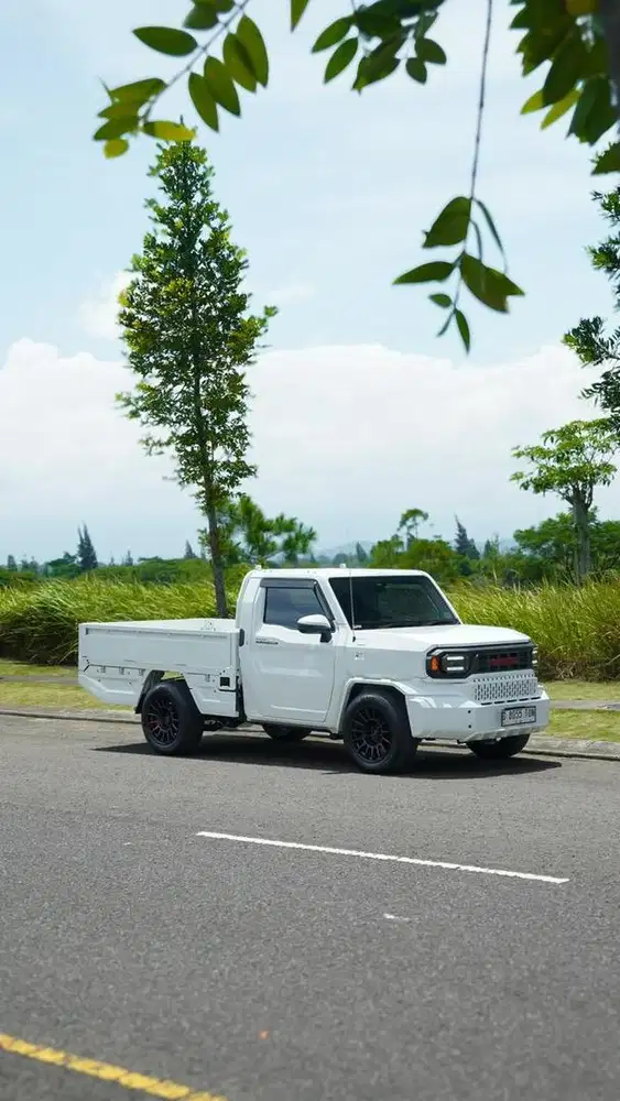 Hilux Rangga 2024 KM 600 perak.