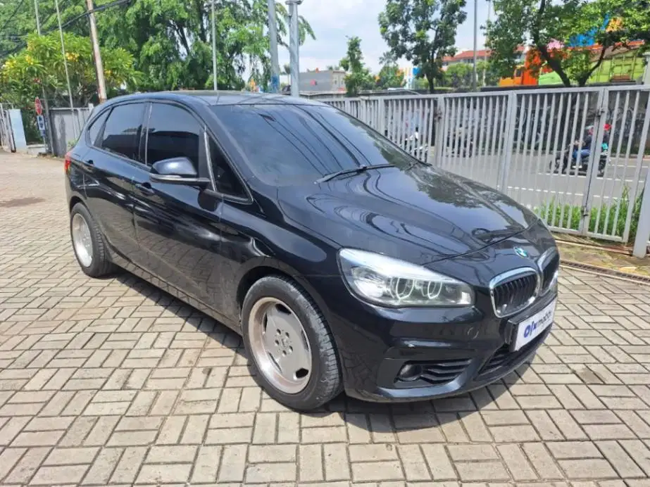 LOW DP BMW 218i 1.5 Sport Line Active Tourer Bensin-AT 2015 2MX