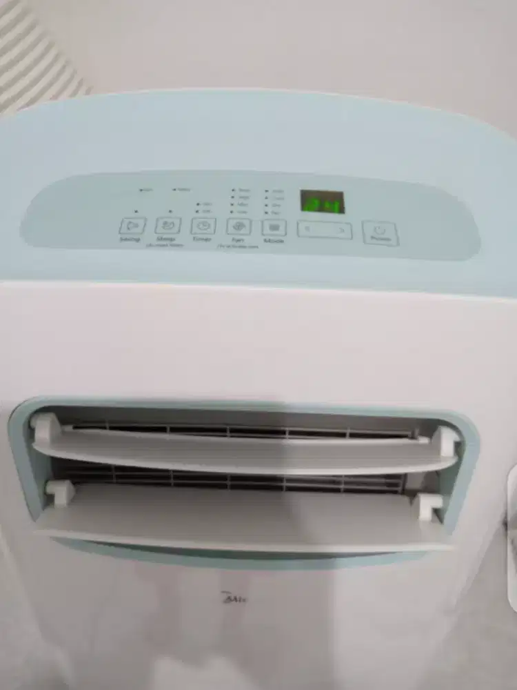 Portable AC Midea 1 pk seperti AC split