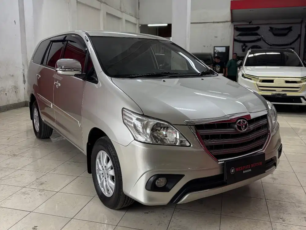 Toyota Innova G Diesel Matic 2103