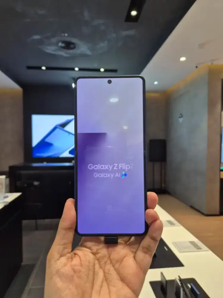 bundling Samsung Galaxy Z Flip7 + Galaxy Buds3 FE dan Adaptor 25W