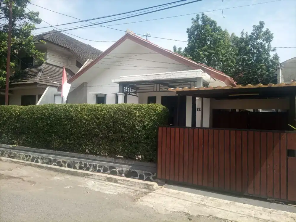 Dijual Rumah Lama Terawat Siap Huni Lokasi Strategis di Turangga Bandung