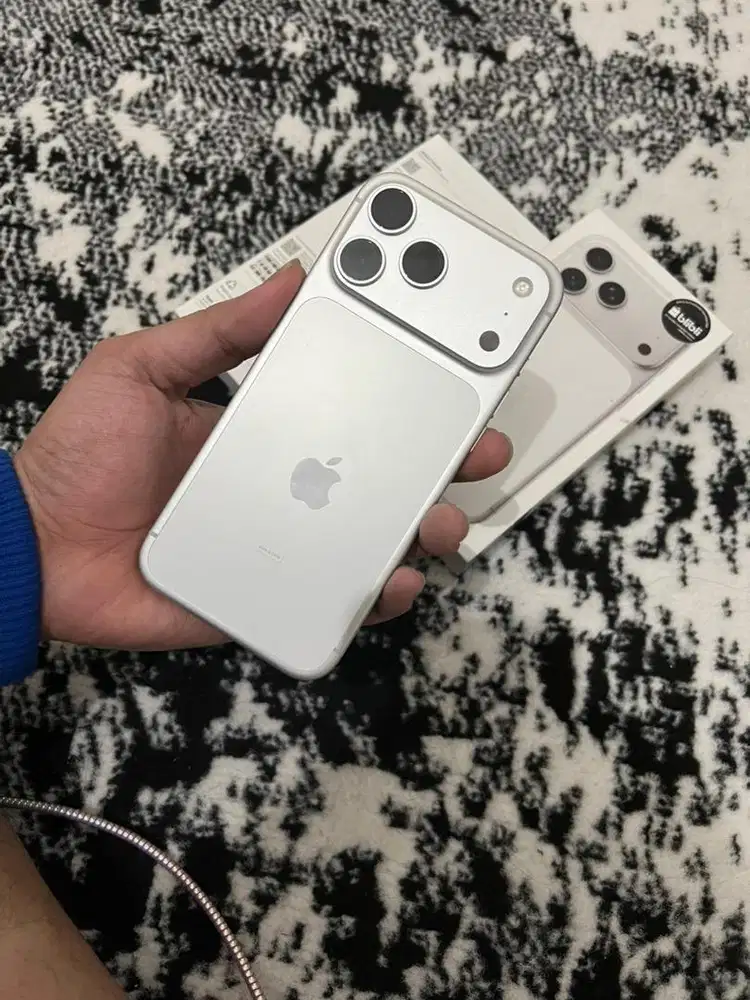 Jual iphone 17promax 256gb silver resmi iBox baru pakai 2minggu aja