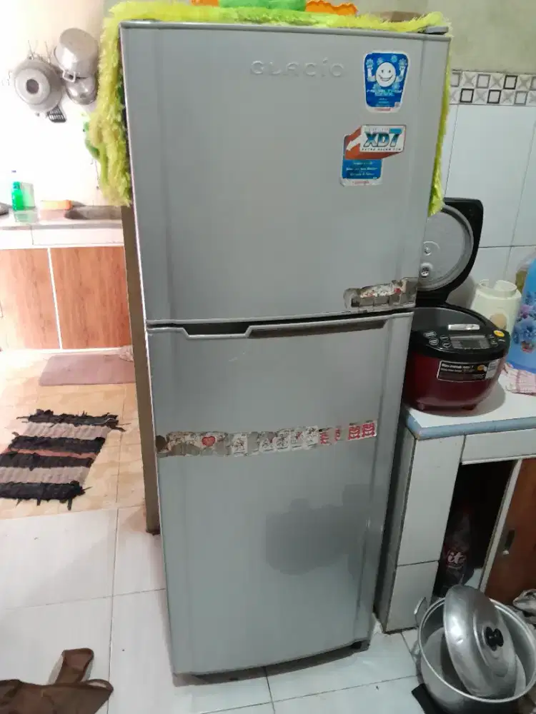 Lemari Es 2 Pintu Toshiba