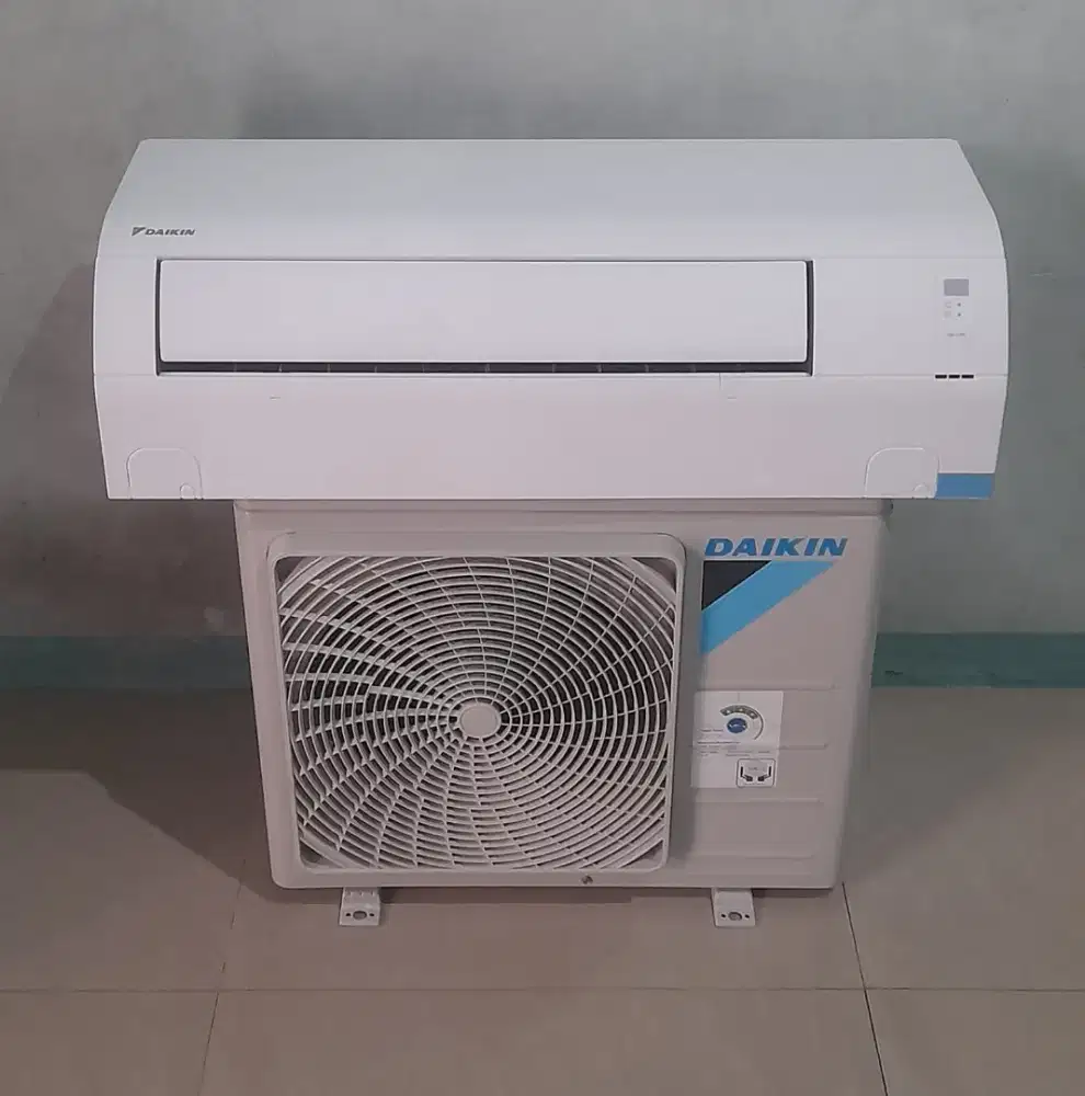 Jual ac daikin 1/2 pk R32 terbaru 4 bln pakek mulus ori ful