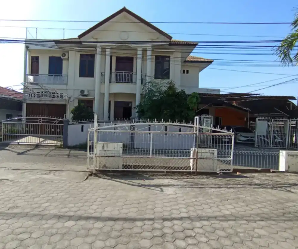 Dijual rumah 2 lantai lokasi strategis