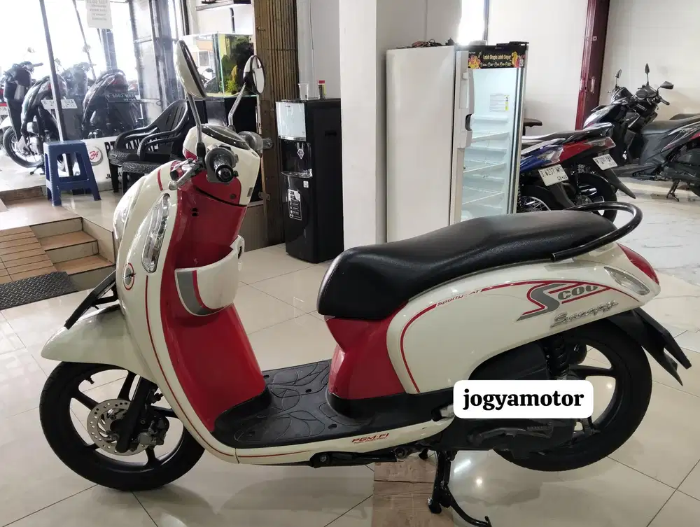 (B) honda scoopy tahun 2014 cash