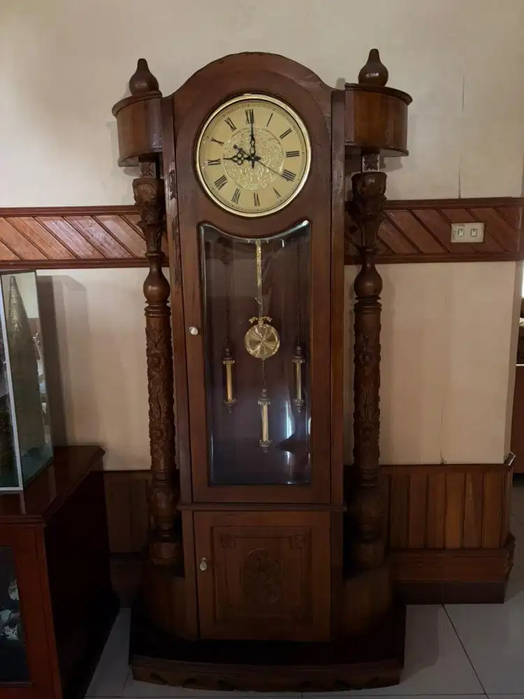 Jam dinding kayu jati