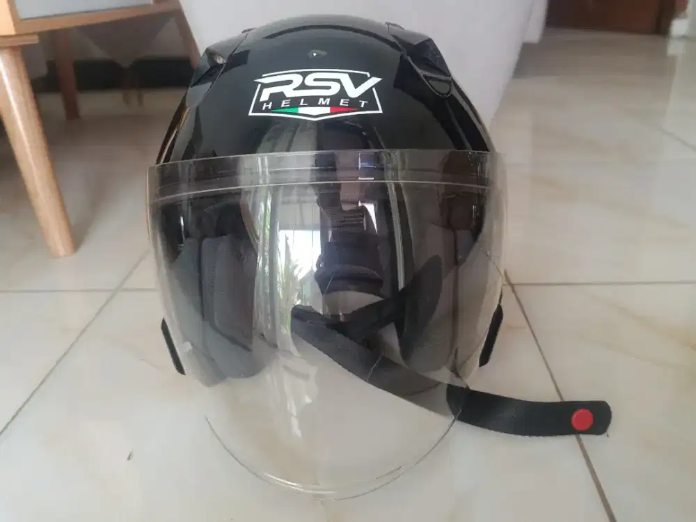 HELM RSV SV300 HITAM GLOSSY SIZE M

- Helm RSV SV300