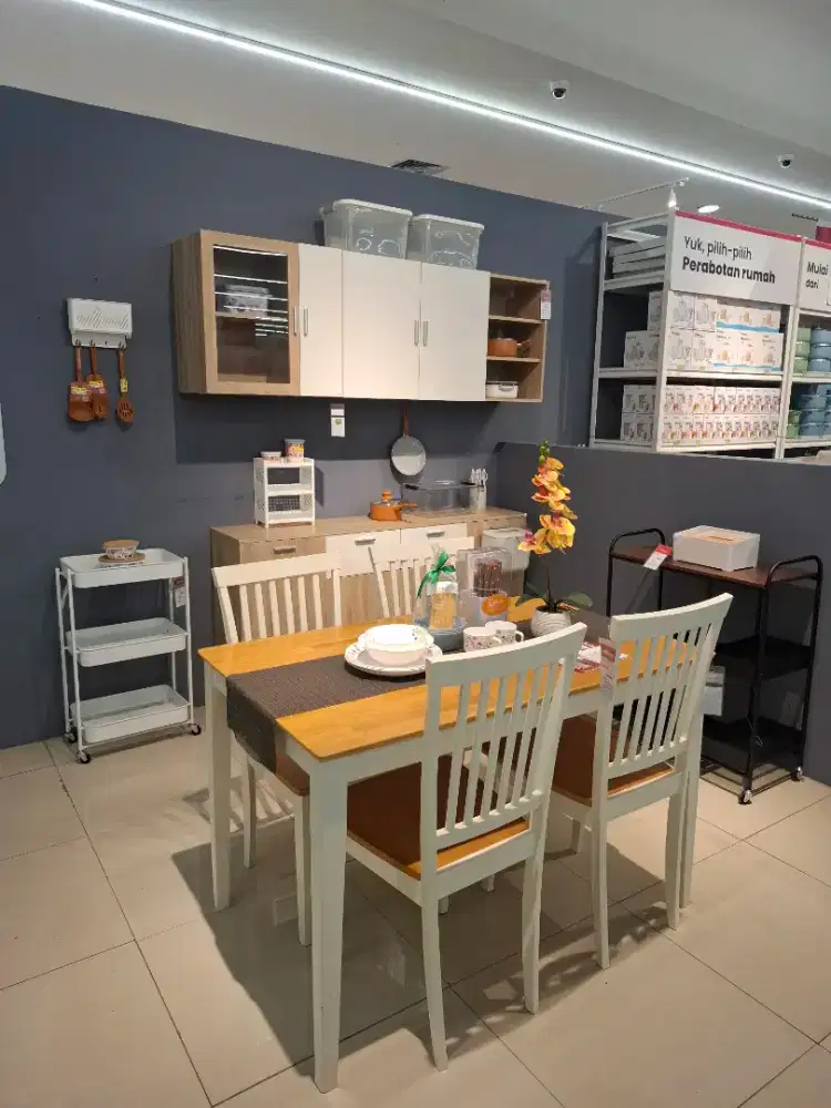 Meja makan set 4jt an bisa cicil 0%