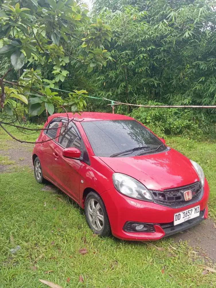 Honda Brio Merah