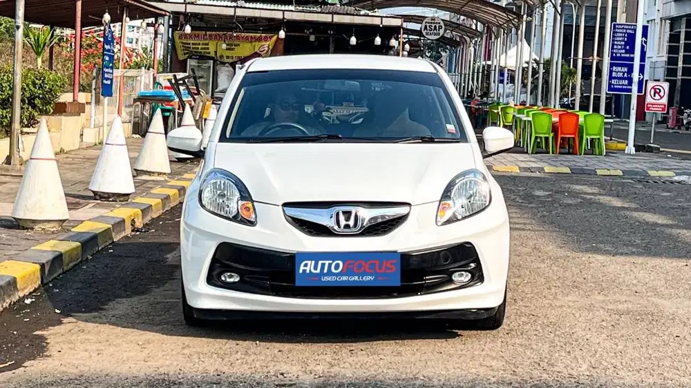 Tdp7JT Honda Brio 1.2 E manual nik 2014 putih metalik low km asli