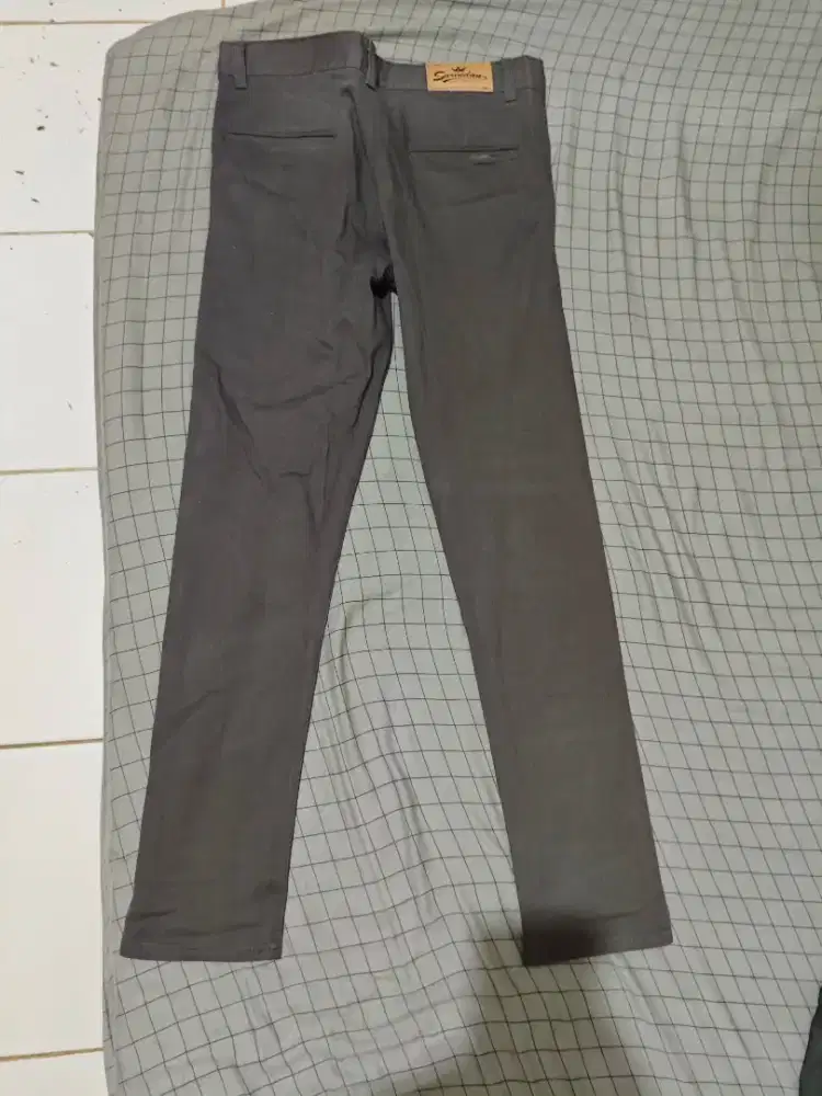 Celana panjang Chino