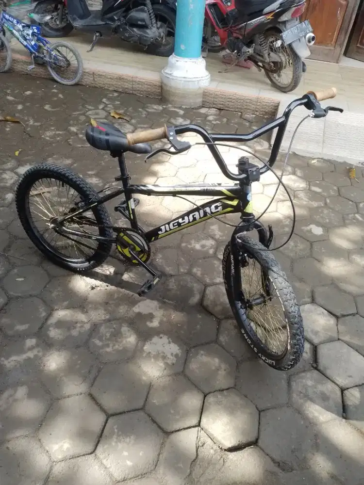 Bmx 20 siap pakai buat anak sekolah
