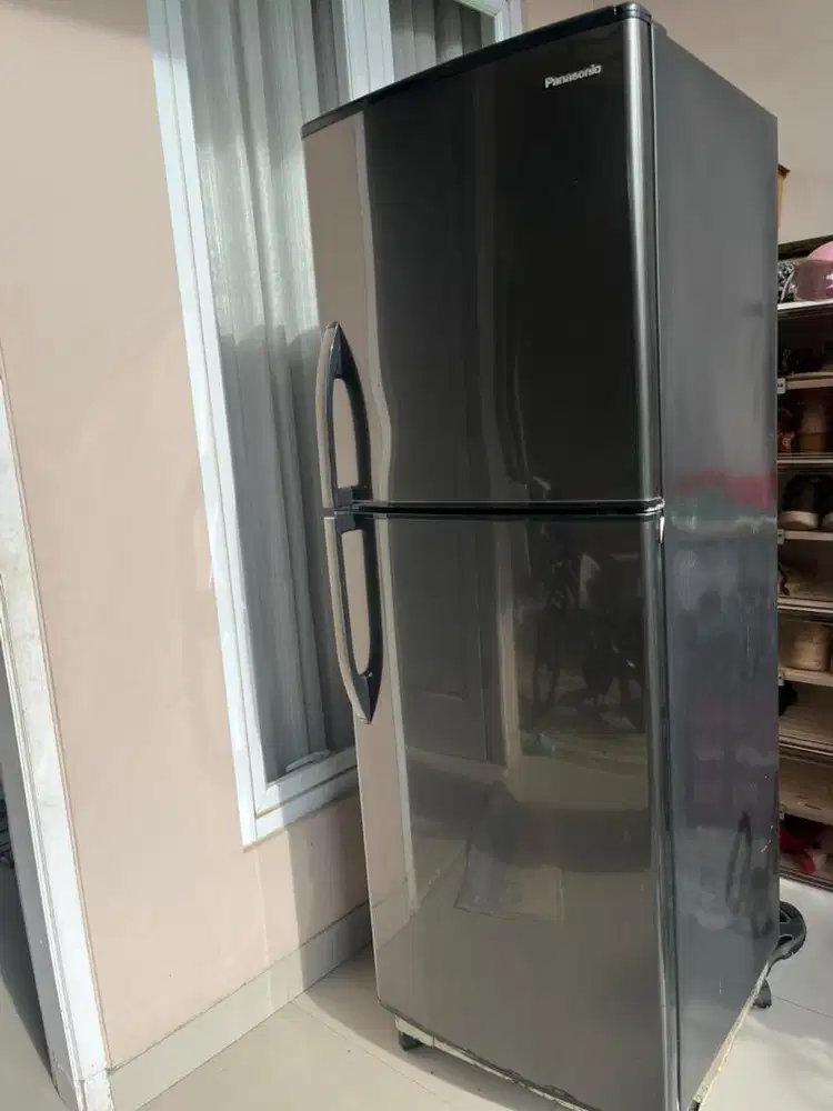 Dijual kulkas panasonic pemakaian pribadi masih bagus