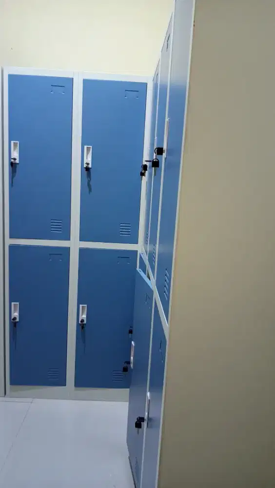 Di jual Lemari Informa Like New