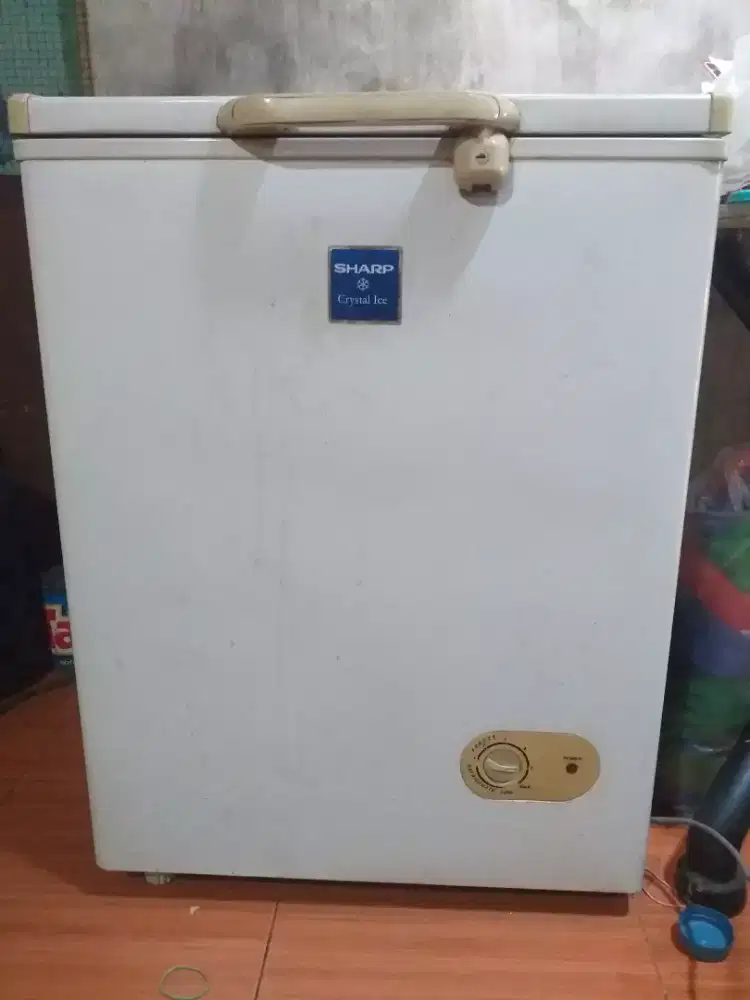 Freezer sharp rumahan