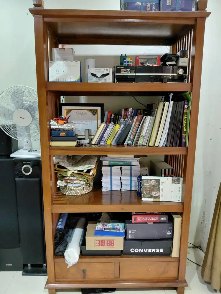 Dijual Cepat Rak atau Lemari Buku/Pajangan Kayu