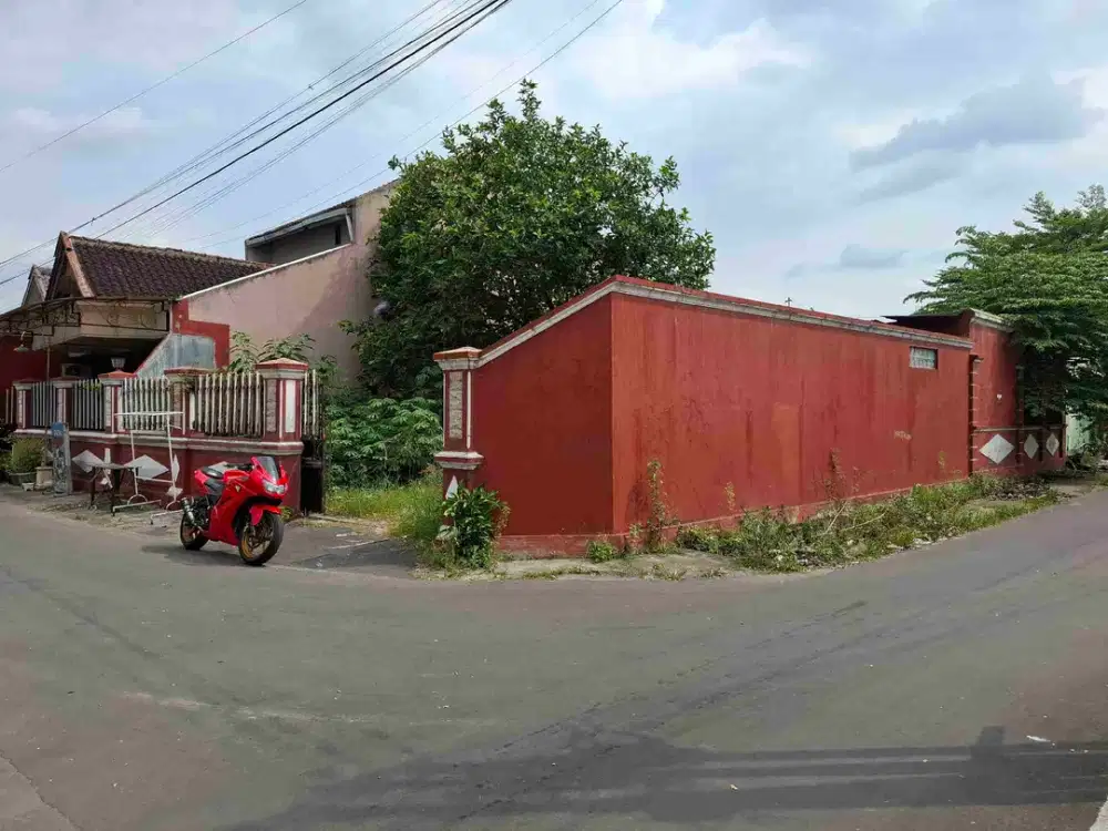 Tanah posisi HOOK dekat pasar baki sudah pagar tembok  keliling