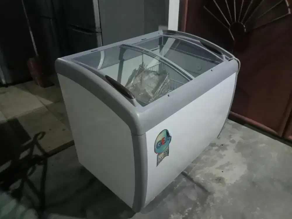 Dijual freezer GEA 300 liter
