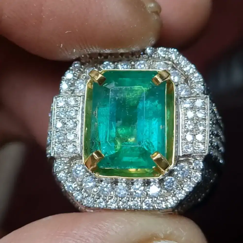 Nego , Permata Emerald