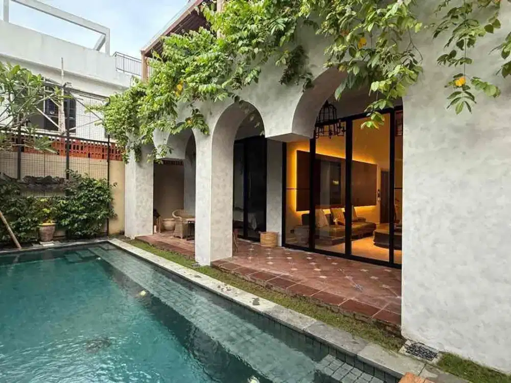 DIJUAL / FREEHOLD : Modern Villa 4 Beds, 1 MILE TO THE BEACH, SEMINYAK - OBEROI