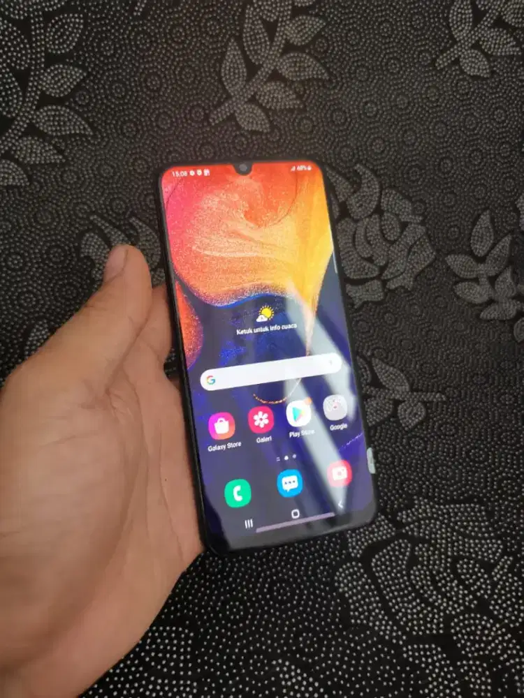 Samsung a50
6/128gb