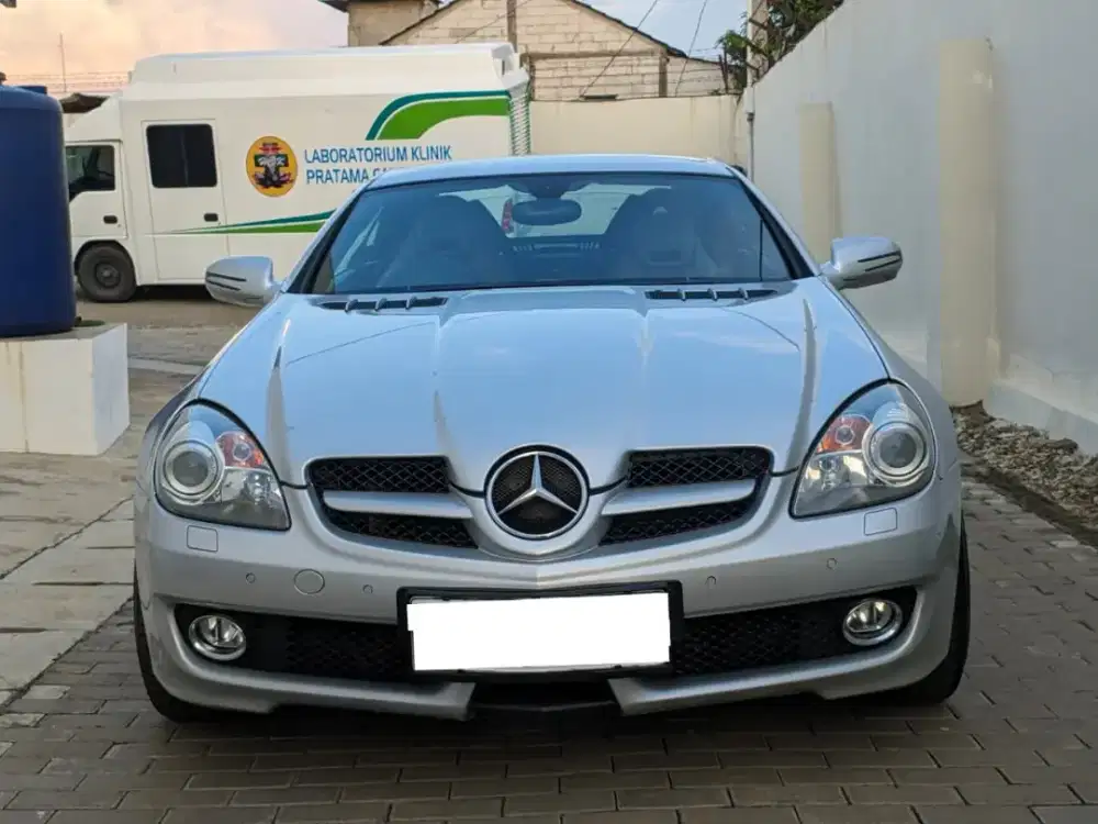 Mercedes Benz SLK 300 2010 grand edition