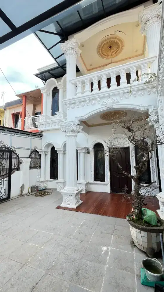 READY RUMAH MEWAH DEKAT MANHATTAN SQUARE