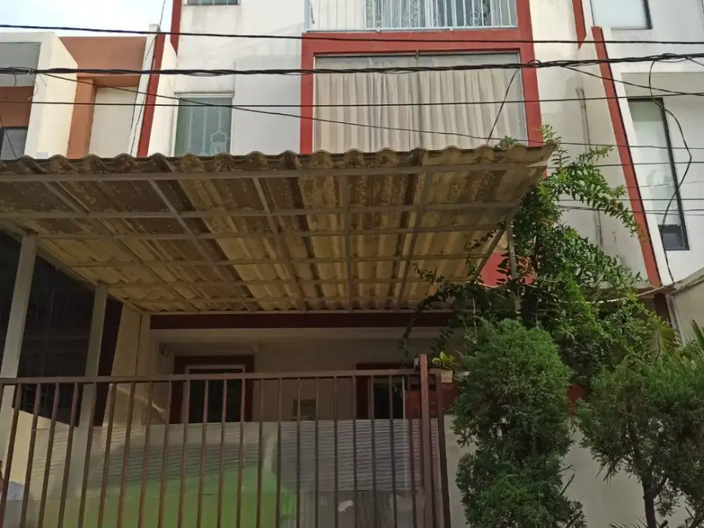 Rumah 3 Lantai Di Green Ville Jakarta Barat SHM Unit Rapi Siap Huni