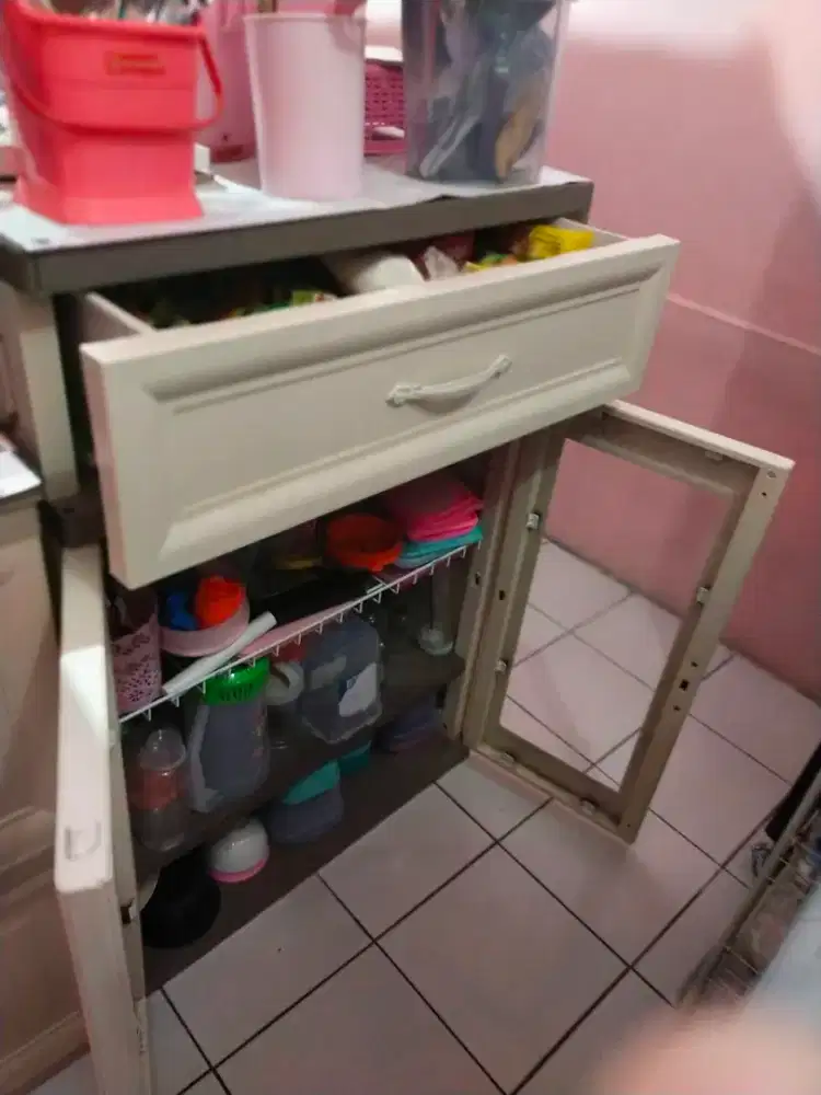 Jual lemari piring dan rak serbaguna kondisi masih bagus