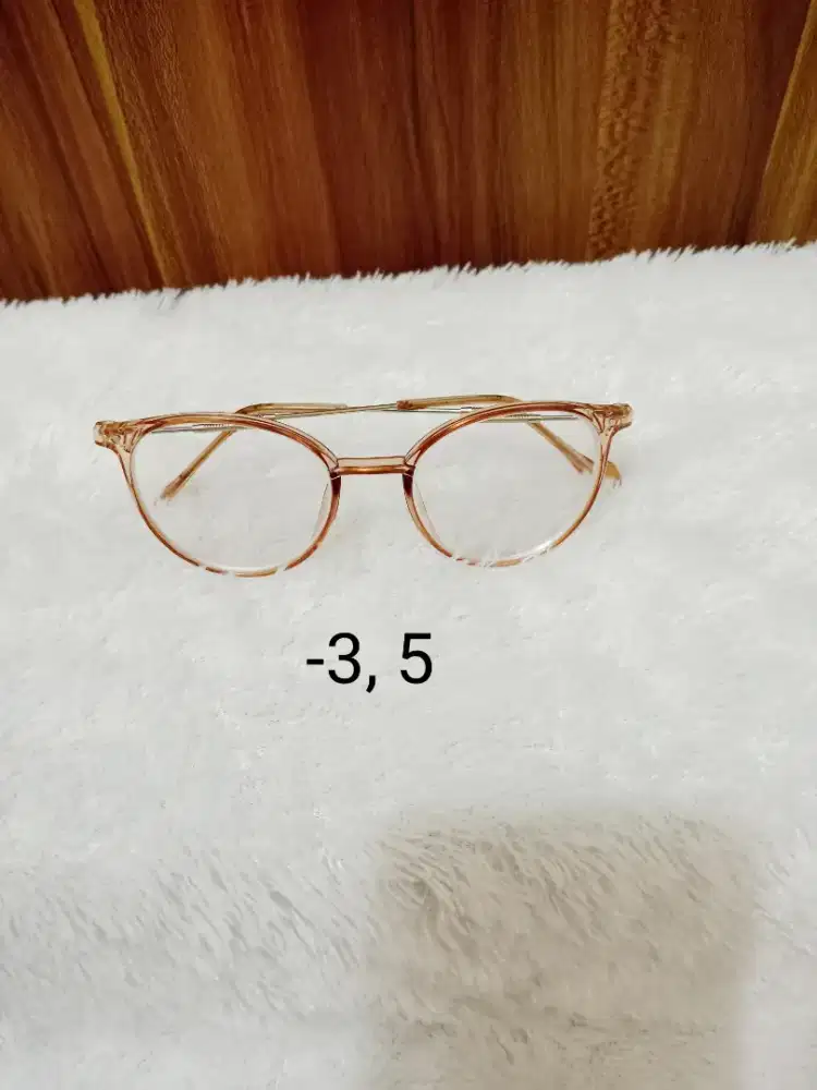 kacamata Ori (minus-3,5 )Harga 120 pas ,lokasi Cilebut