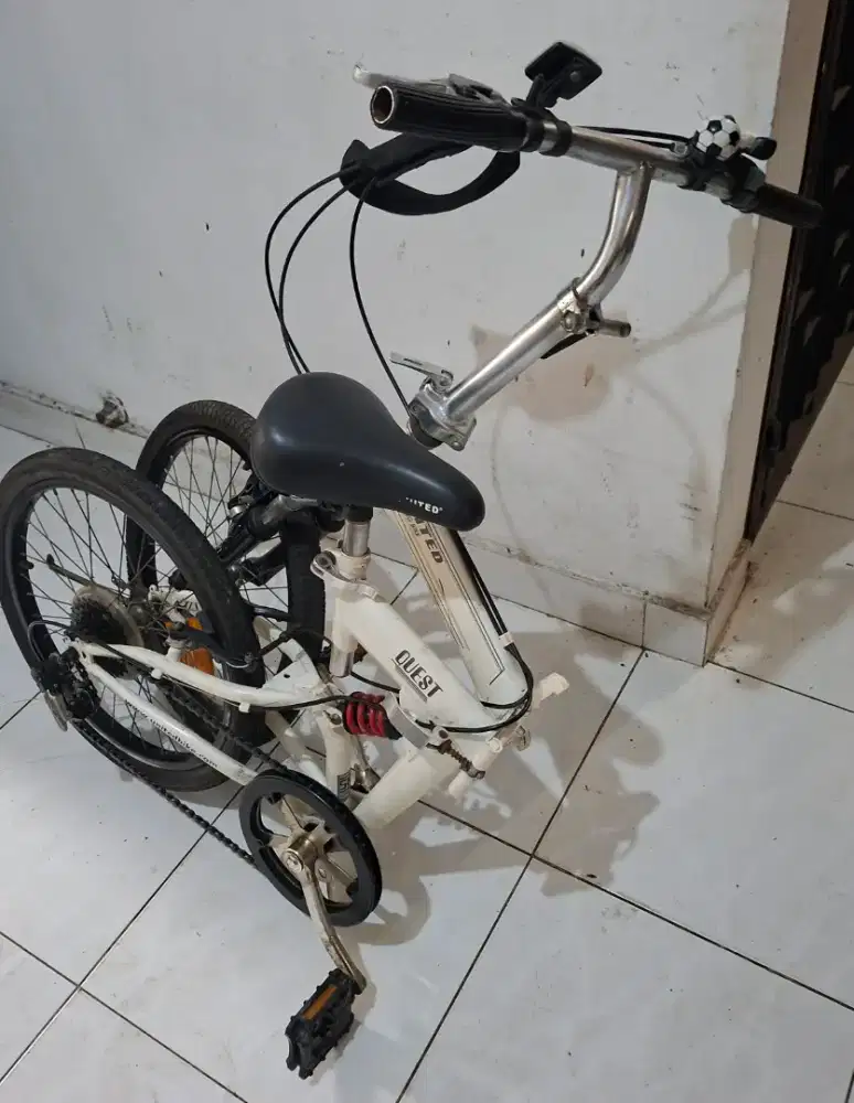 Sepeda lipat merk united