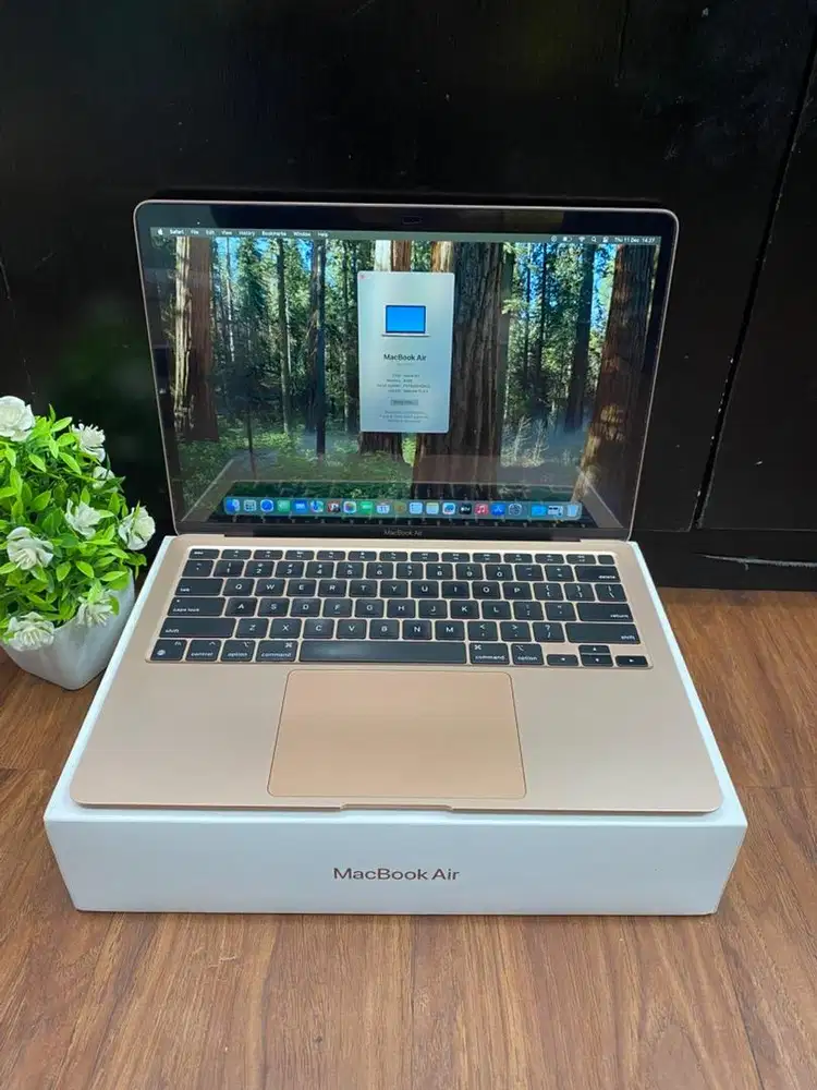 Apple Macbook Air 13-inch M1 8GB 256GB Fullset