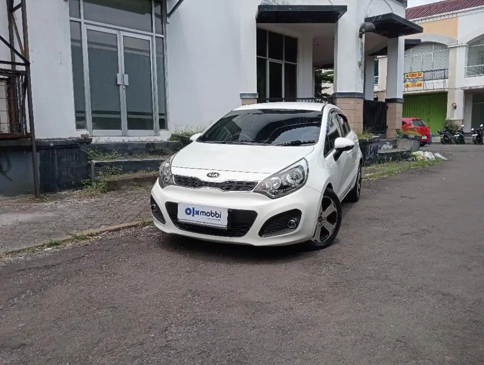 Like New - KIA RIO 1.4 BENSIN A/T 2014 PUTIH