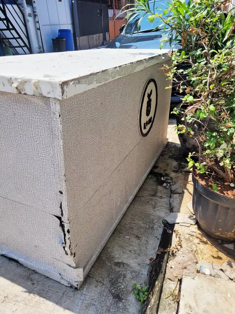 Borongan  Bartender Meja kursi Ex Cafe kondisi 80 % siap pakai