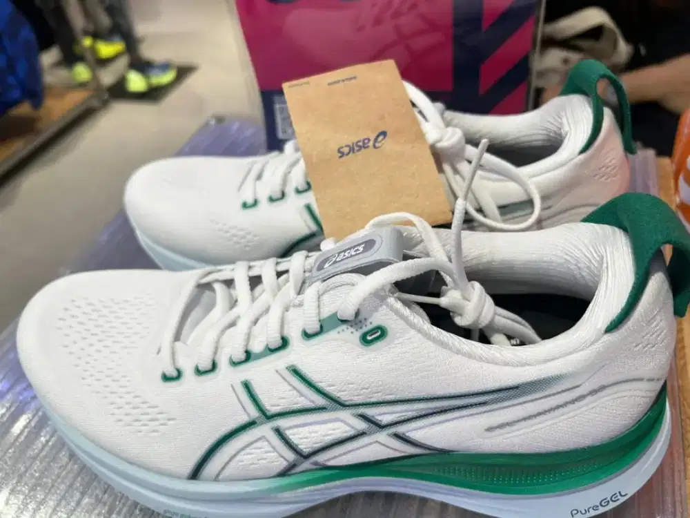 Sepatu running asics size 42,5