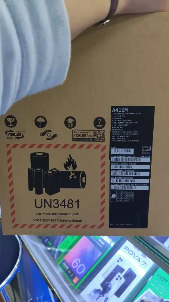 Asus A416mao
PROSESOR INTEL CELERON 
RAM 8GB GB
SSD 256
BATERAI NORM