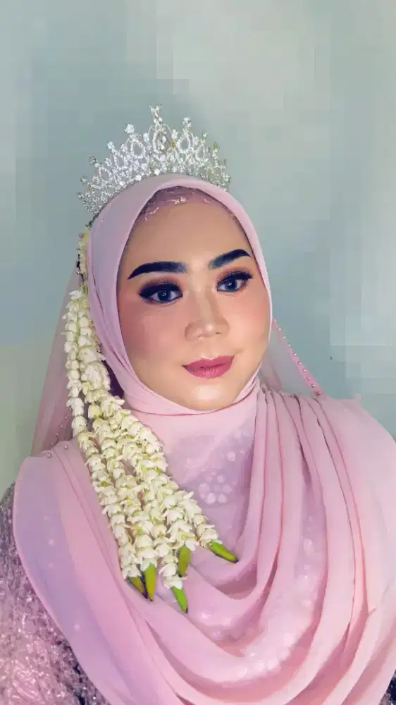 Makeup, henna art, paket pernikahan, hairdo dll