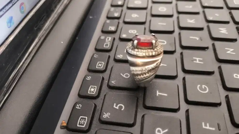 Batu permata red Garnet