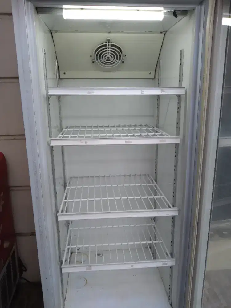 Chiller dingin menggigil