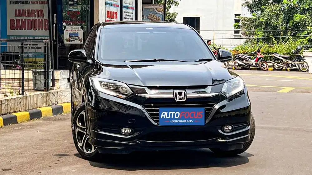 Honda HRV 1.8 RS Prestige AT Sunroof panoramic Hitam Metalik nik 2018