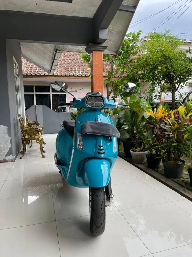 Vespa Sprint I-Get Abs Warna Blue Audace Like New Low KM