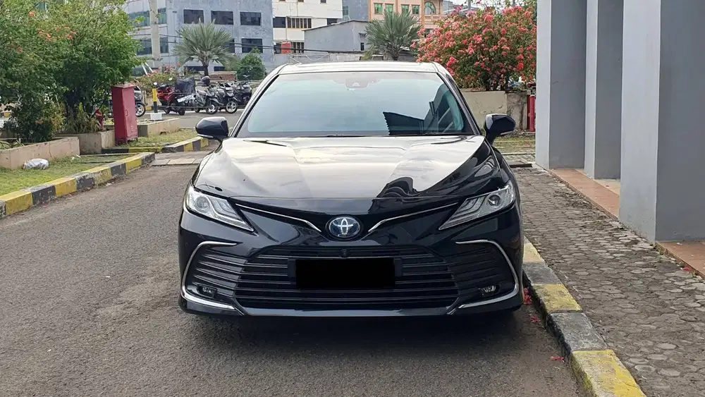 Toyota Camry 2.5 Hybrid TSS Sunroof JBL AT Hitam 2022 Like New Record