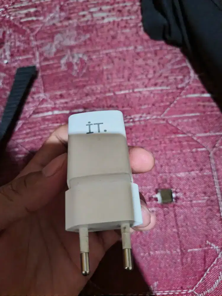 Charge plug it 20w masih baruu pemakaian ip 13