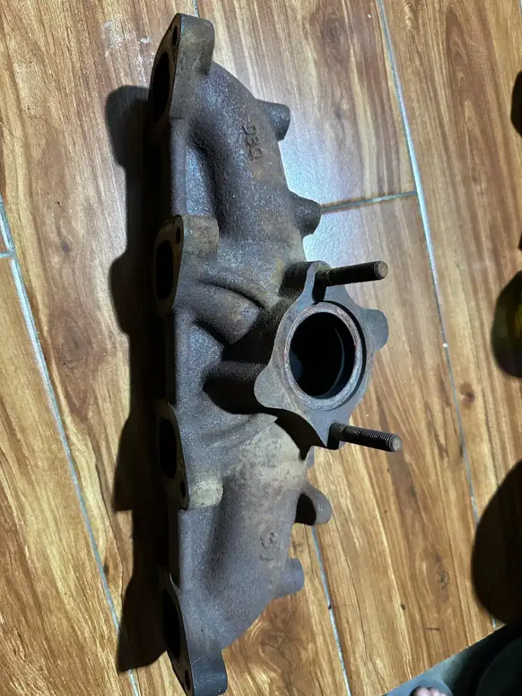 exhaust manifold isuzu panther
