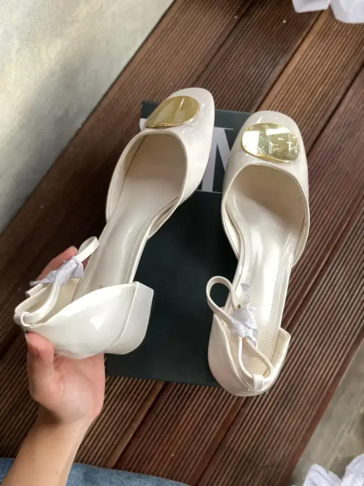 Sepatu sandal zara