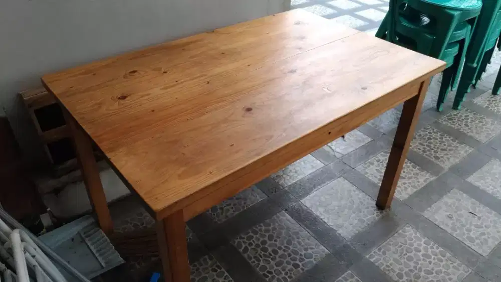 Meja Makan Kayu dan 4 Kursi