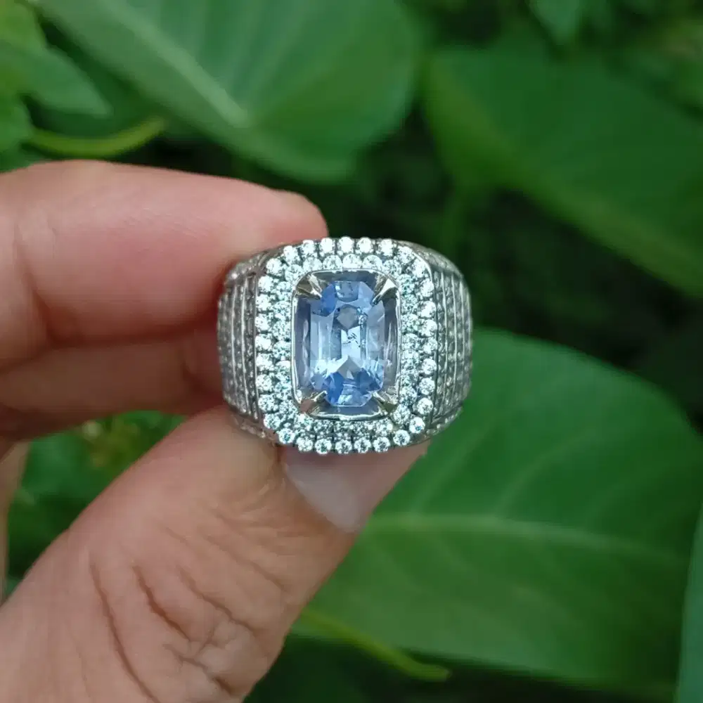 Batu Blue Sapphire Sri Lanka Ceylon 1.72 ct NTE memo WGL