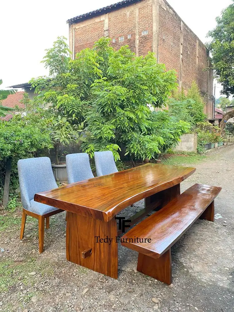 Set meja makan kayu trembesi dan kursi busa jati